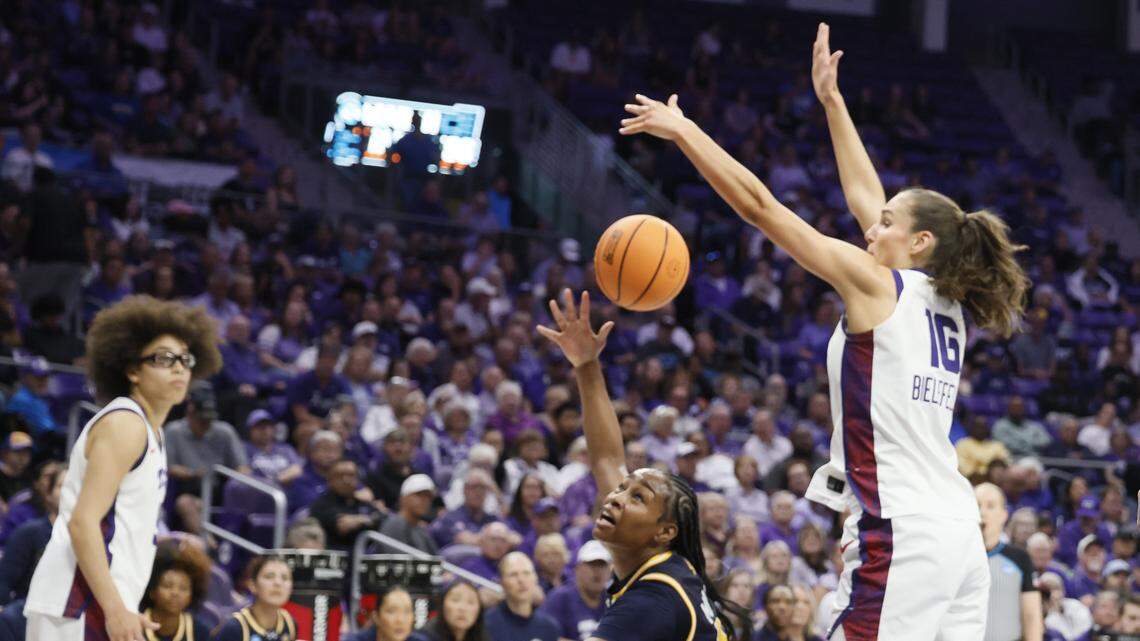 When are women's March Madness games in Fort Worth?