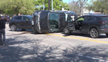 2 Houston Police Department officers injured in rollover crash