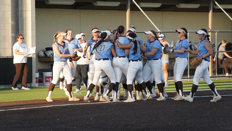 #17 Softball Earns Impressive Split at #3 Texas Lutheran University
