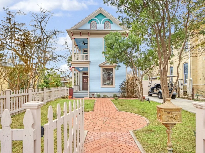 This San Antonio house for sale was built in 1905 for a relative of King William himself