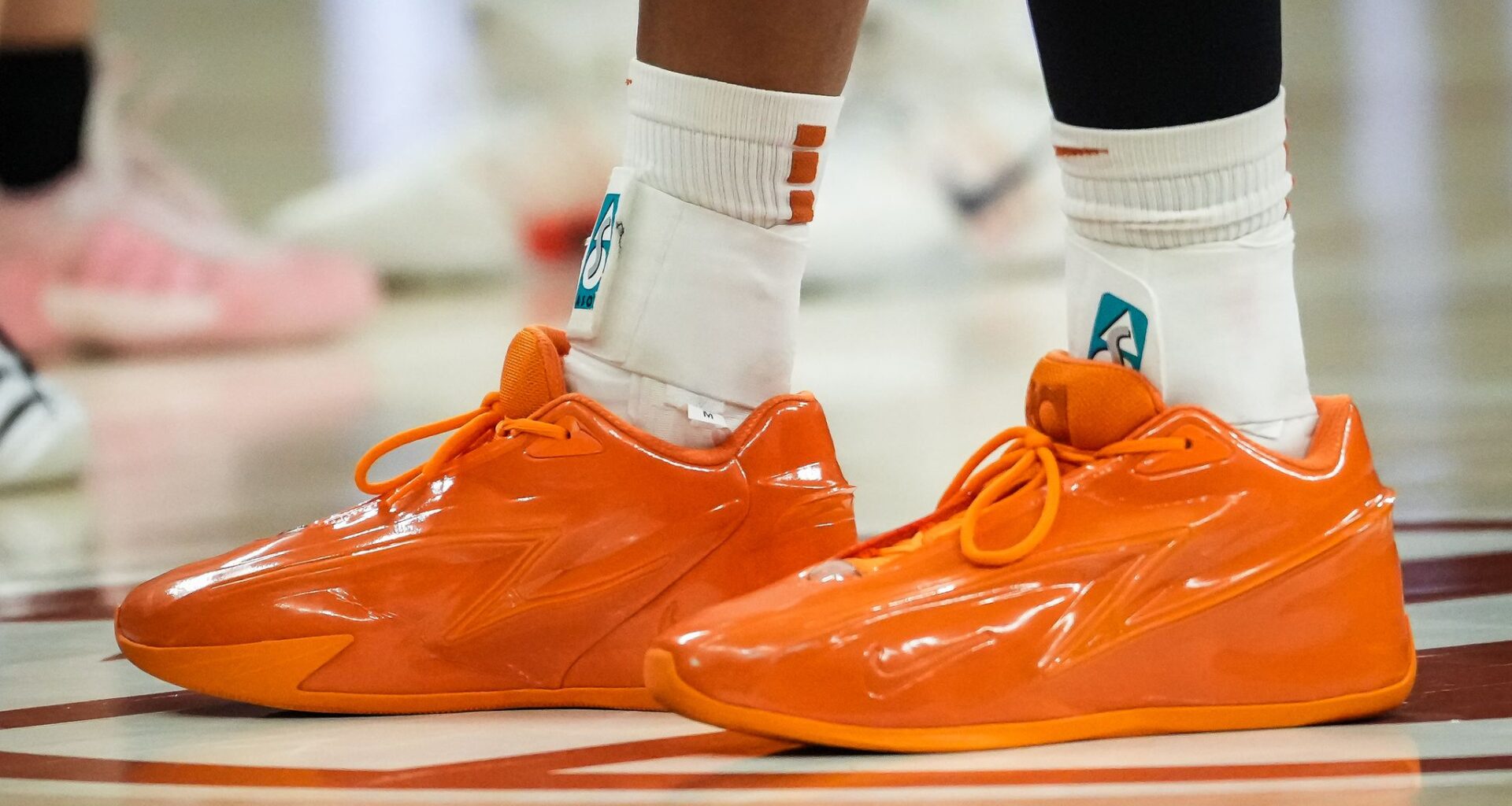 Texas' Madison Booker debuts Kevin Durant's new Nike signature shoe