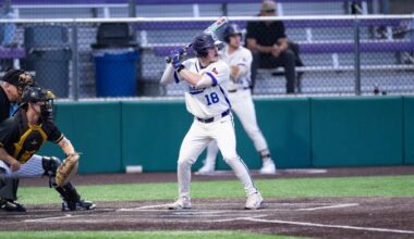 Baseball Splits Doubleheader with Austin College