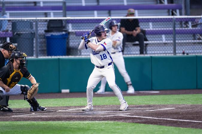 Baseball Splits Doubleheader with Austin College