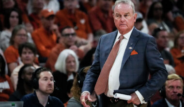 Texas' Vic Schaefer, Oregon's Kelly Graves met in 2019 NCAA Tournament