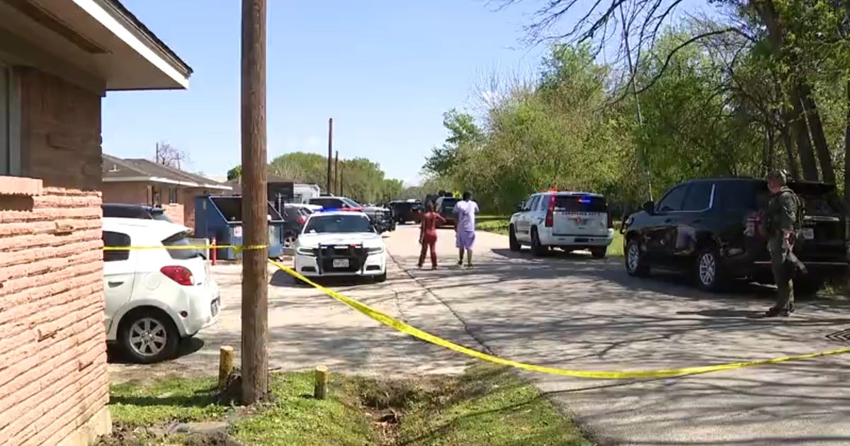 Suspect in custody after South Houston standoff