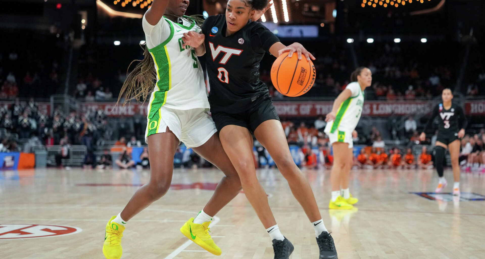 Oregon's Amina Muhammad returns to play Texas in NCAA Tournament