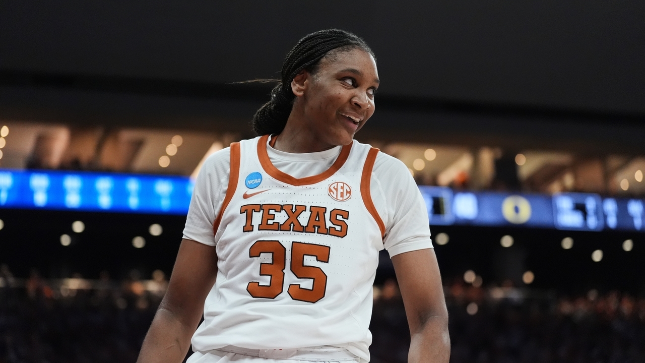 Texas 'generational talent' Booker scores 40 in March Madness rout of Oregon