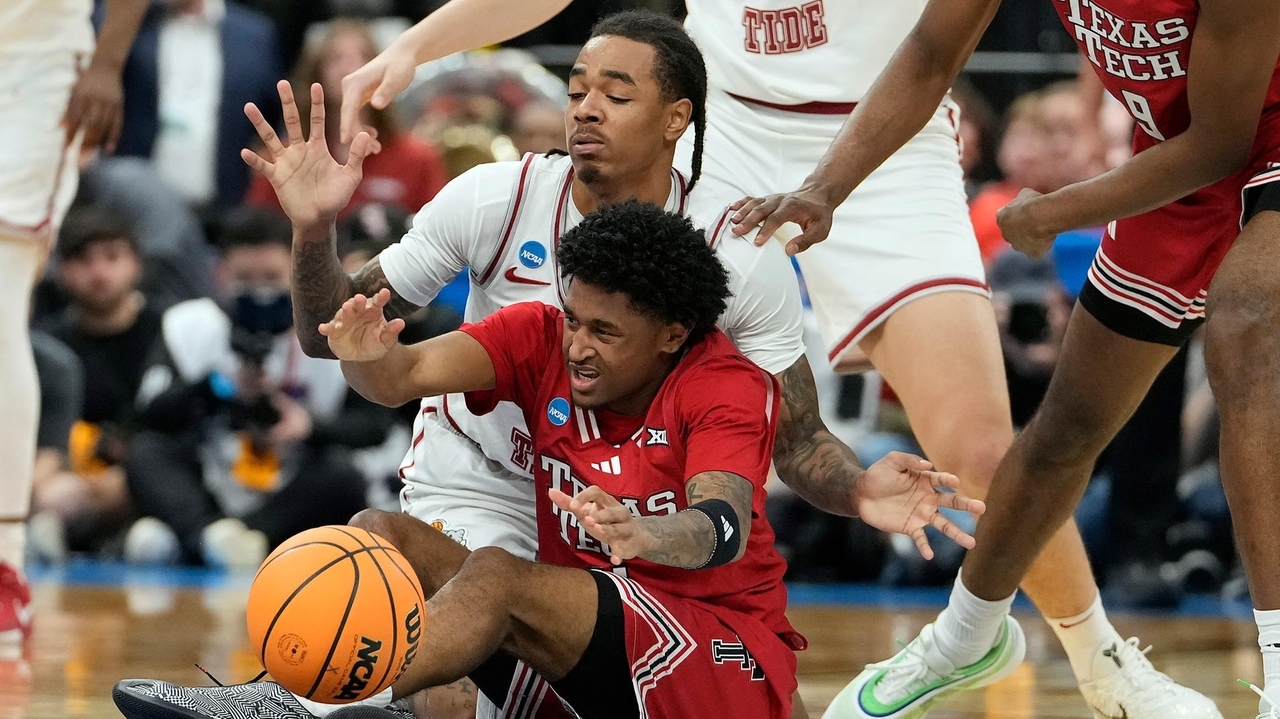 Wrightsell scores 24 to help Alabama rout Texas Tech 90-65 to reach Sweet 16 for 4th straight season