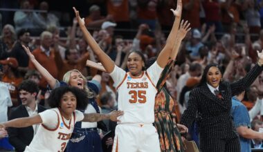 Booker scores career-high 40 points as No. 1 Texas rolls over Oregon to reach Sweet 16