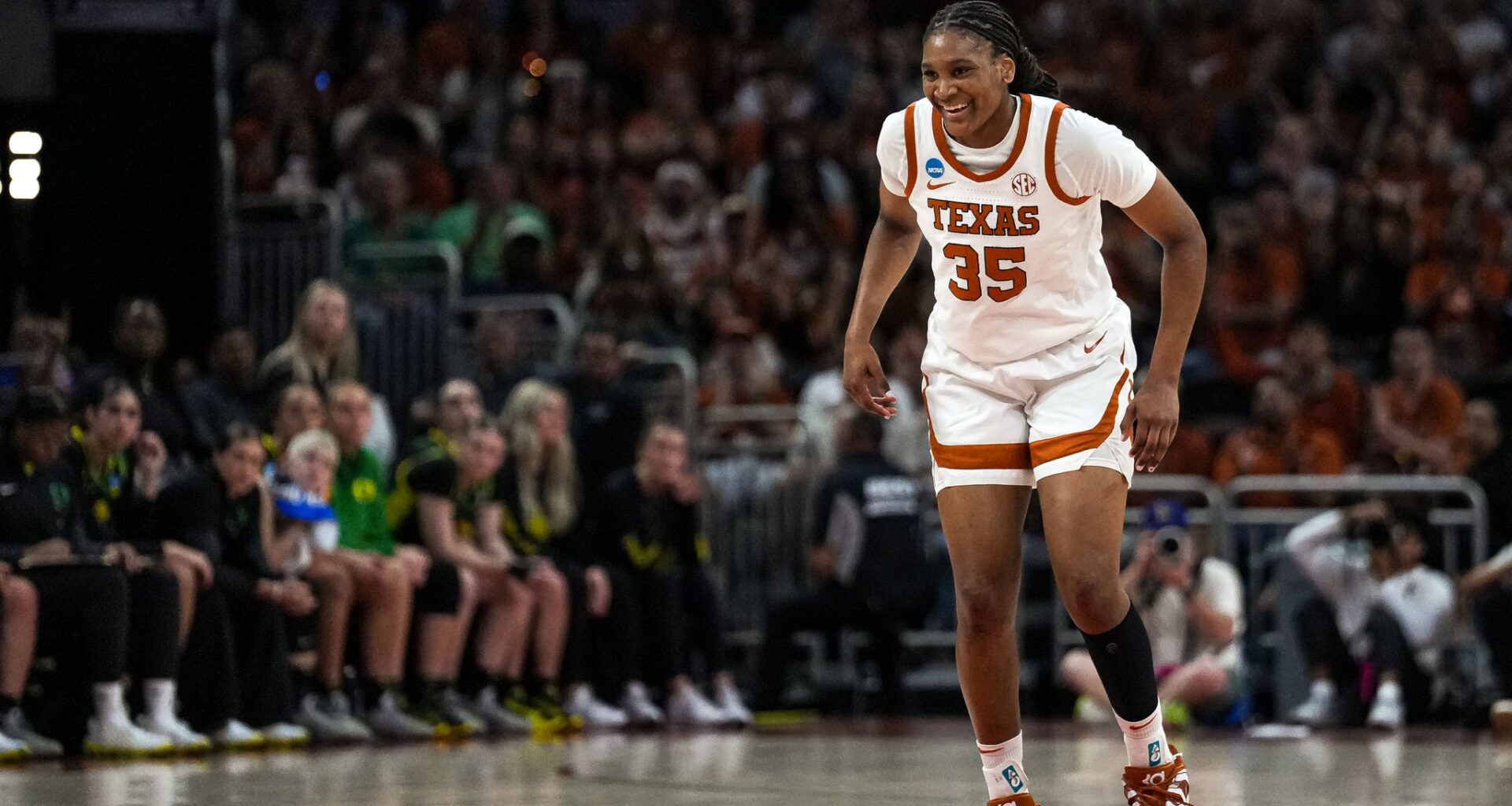 Texas' Madison Booker leads Longhorns past Oregon in NCAA Tournament