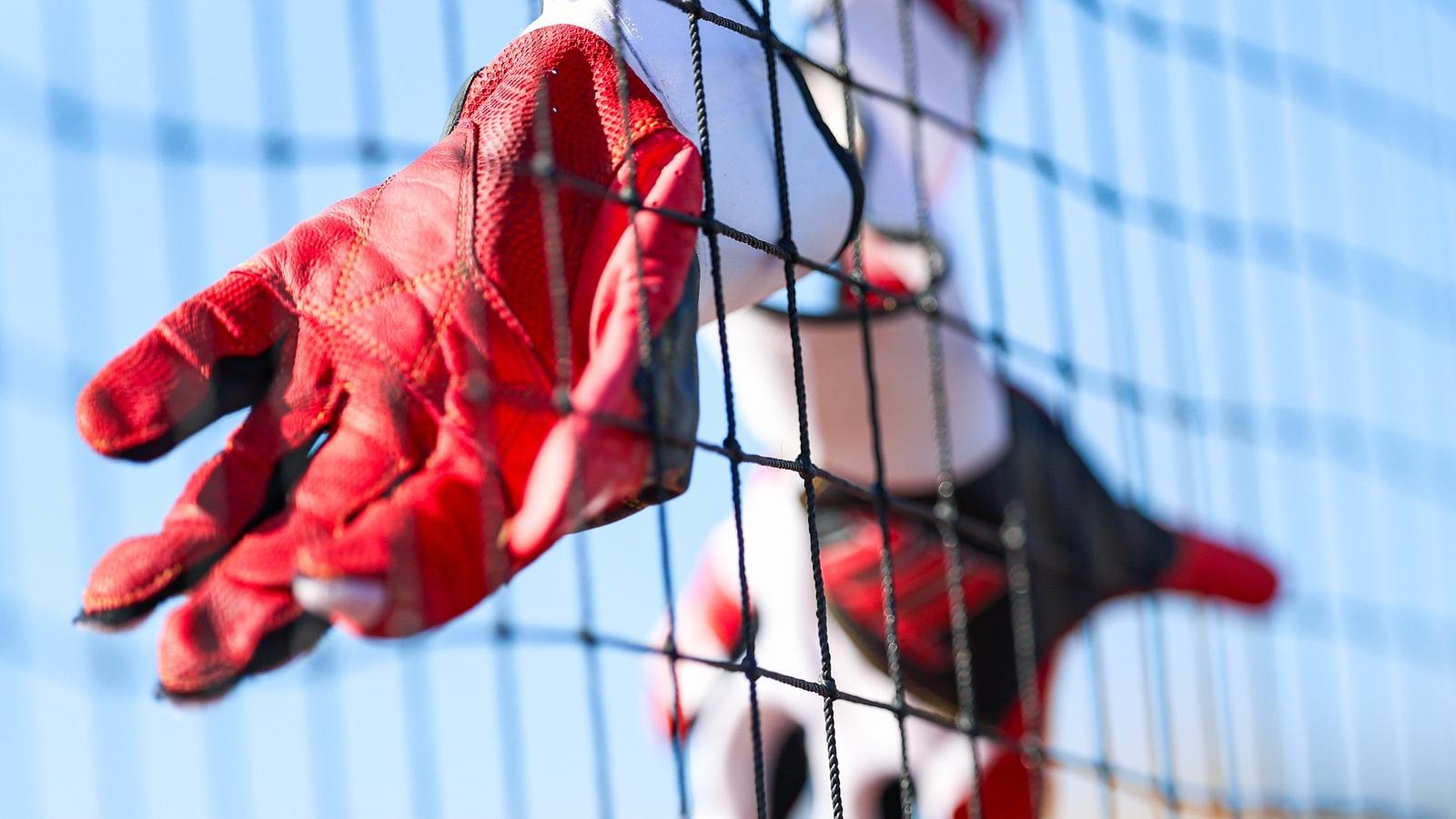 Chris Scinta pitching