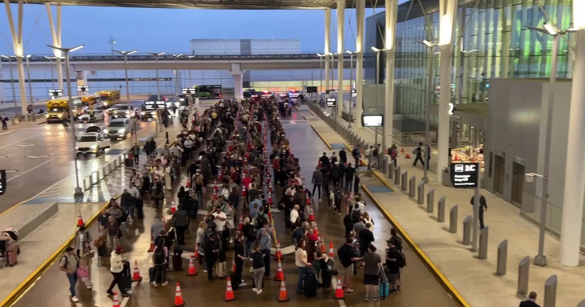 Check TSA wait times at Houston airports today