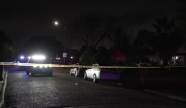 Bleeding man shot after kicking in Houston homeowner's door: police