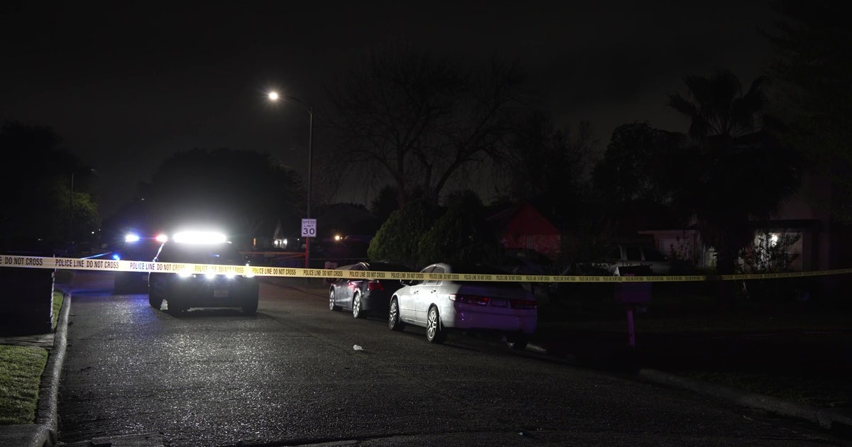 Bleeding man shot after kicking in Houston homeowner's door: police