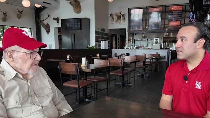 97-year-old Houston fan ready for Cougars’ Sweet 16 showdown