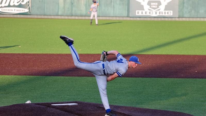 Mavericks Fall Late at Sam Houston