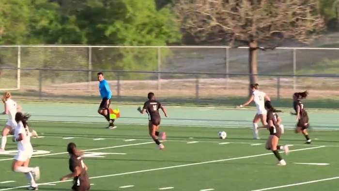 Smithson Valley stays unbeaten with 6-0 rout of Southwest in Class 5A Division I girls soccer playoffs