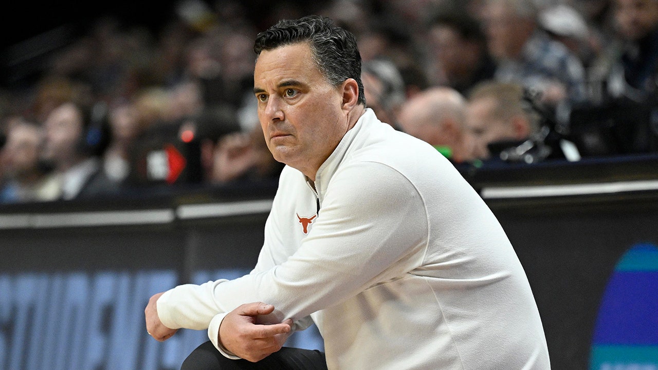 March Madness: Inside Sean Miller's fiery halftime speech to Texas over Gonzaga