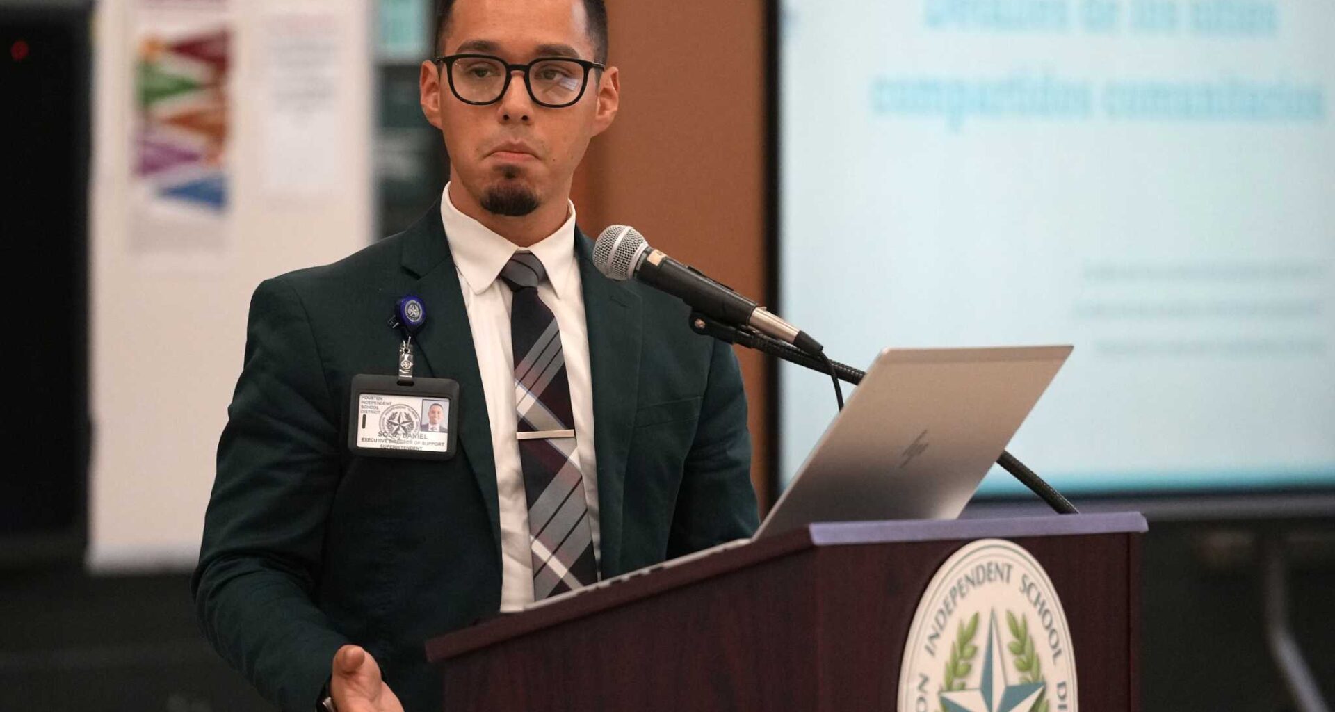 Top HISD official hired to lead Fort Worth ISD in new takeover