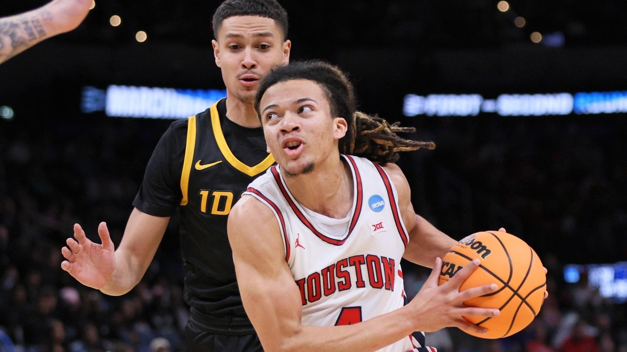 Houston embraces a 'home' Sweet 16 game at Toyota Center as Illinois arrives unfazed