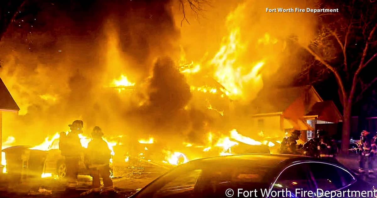 Fort Worth fire destroys 1 home, 5 vehicles