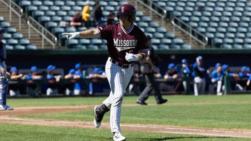 Baseball Bears Renew Rivalry with DBU in Dallas