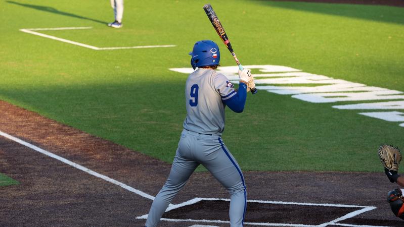 Mavericks Host Villanova for Weekend Series