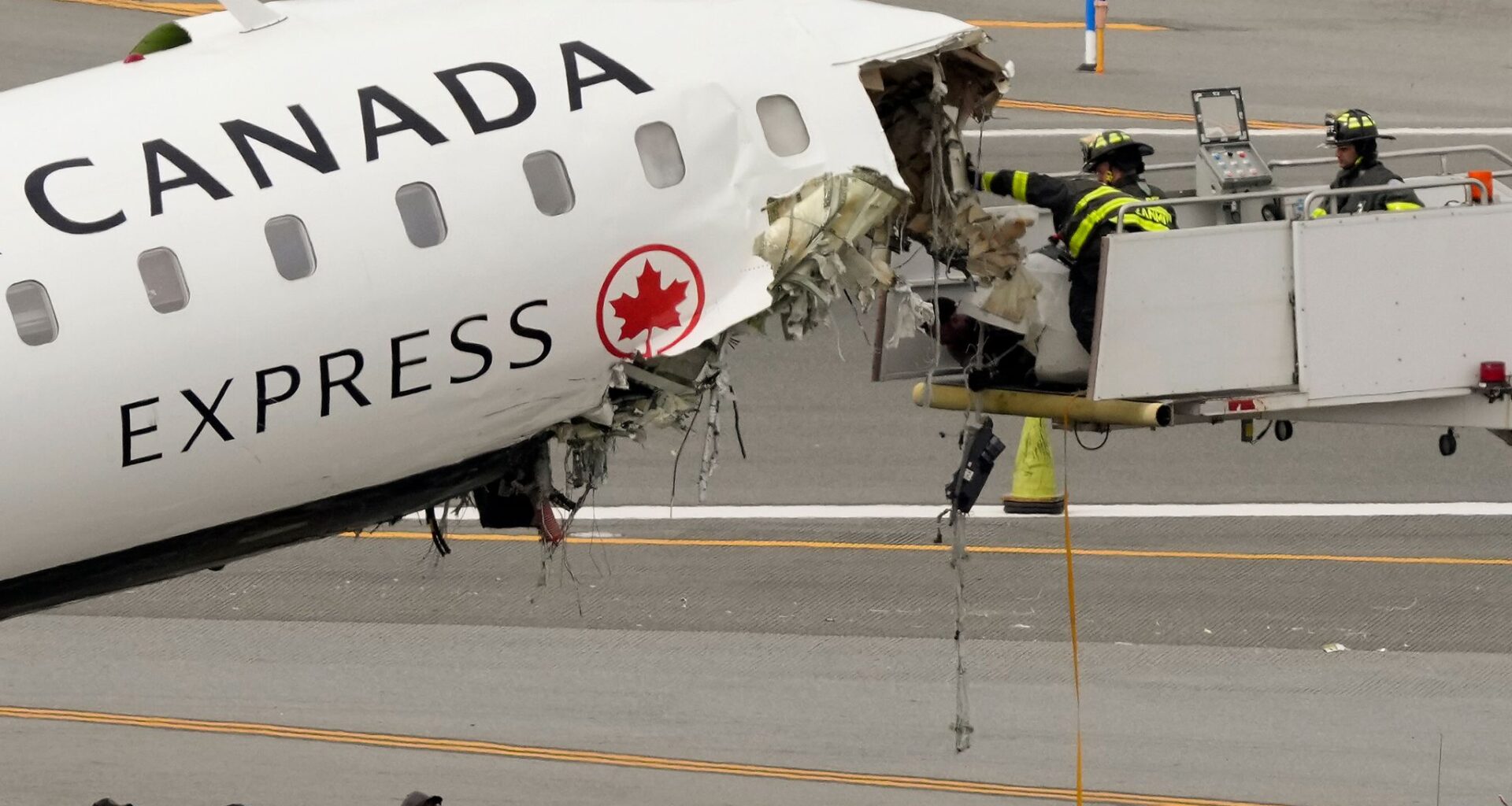 LaGuardia Airport runway reopens, days after crash on tarmac killed 2 Canadian pilots