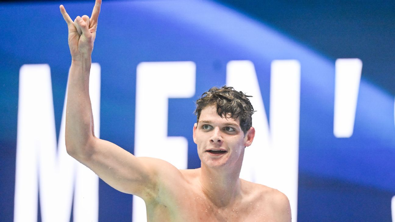 Laurer repeats in 400 IM as Texas leads at NCAA swim championships