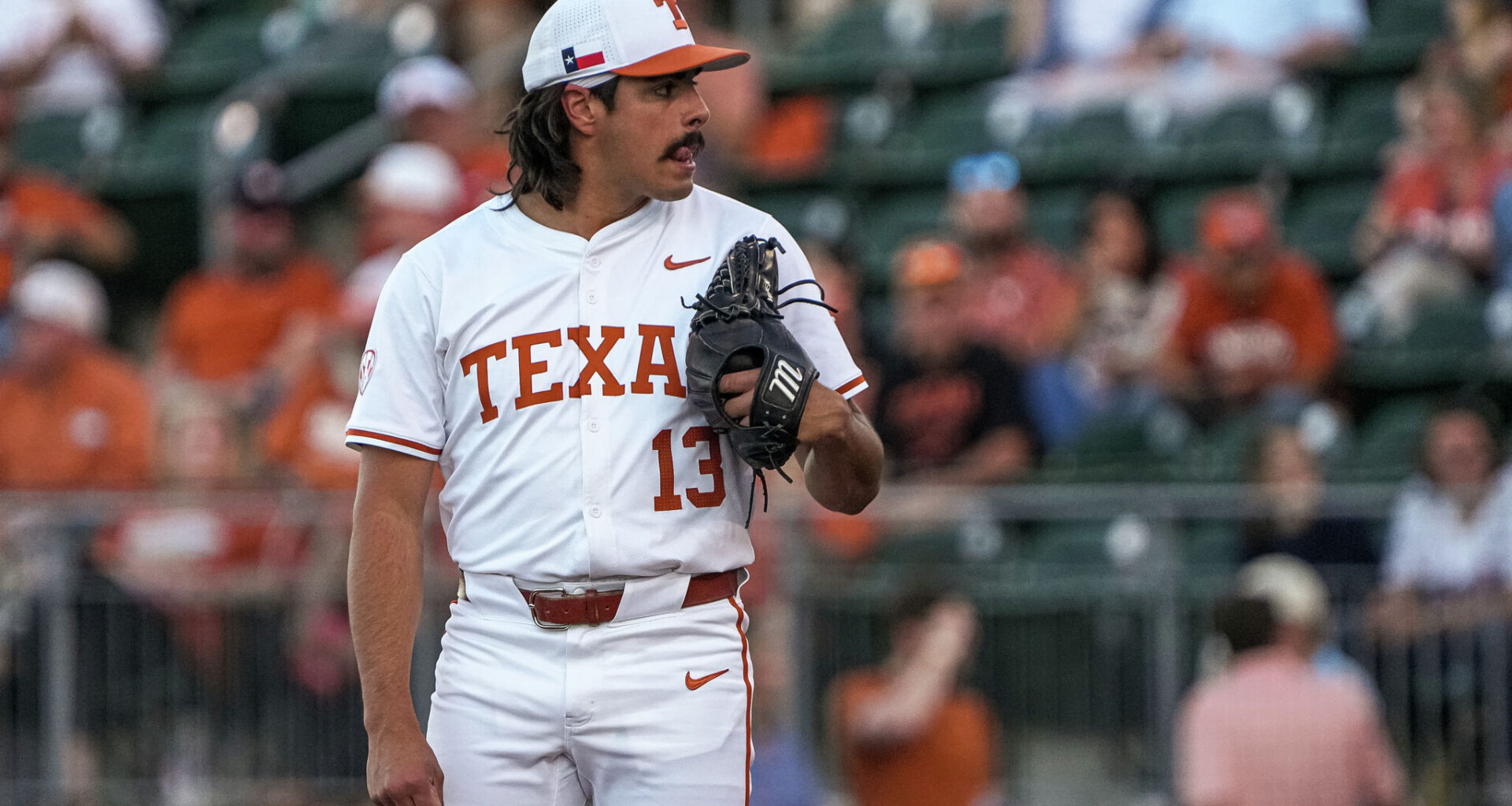 Texas baseball plays Oklahoma on Friday: Live update, highlights