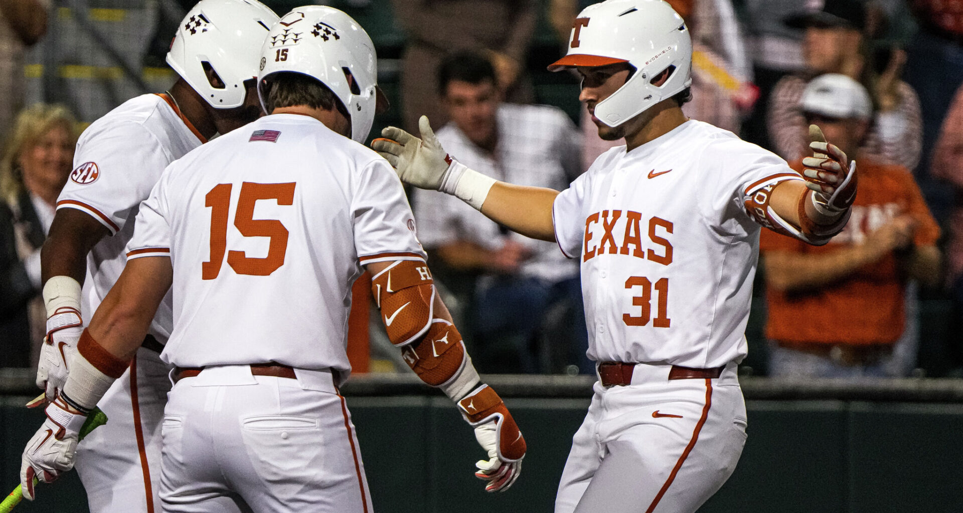 Texas baseball beats Oklahoma on Friday: Replay, highlights