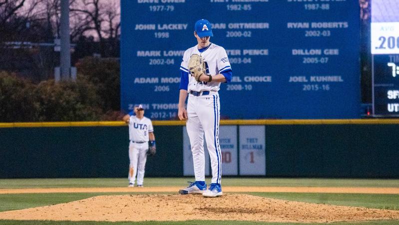 Mavericks Move Past Villanova in Series Opener