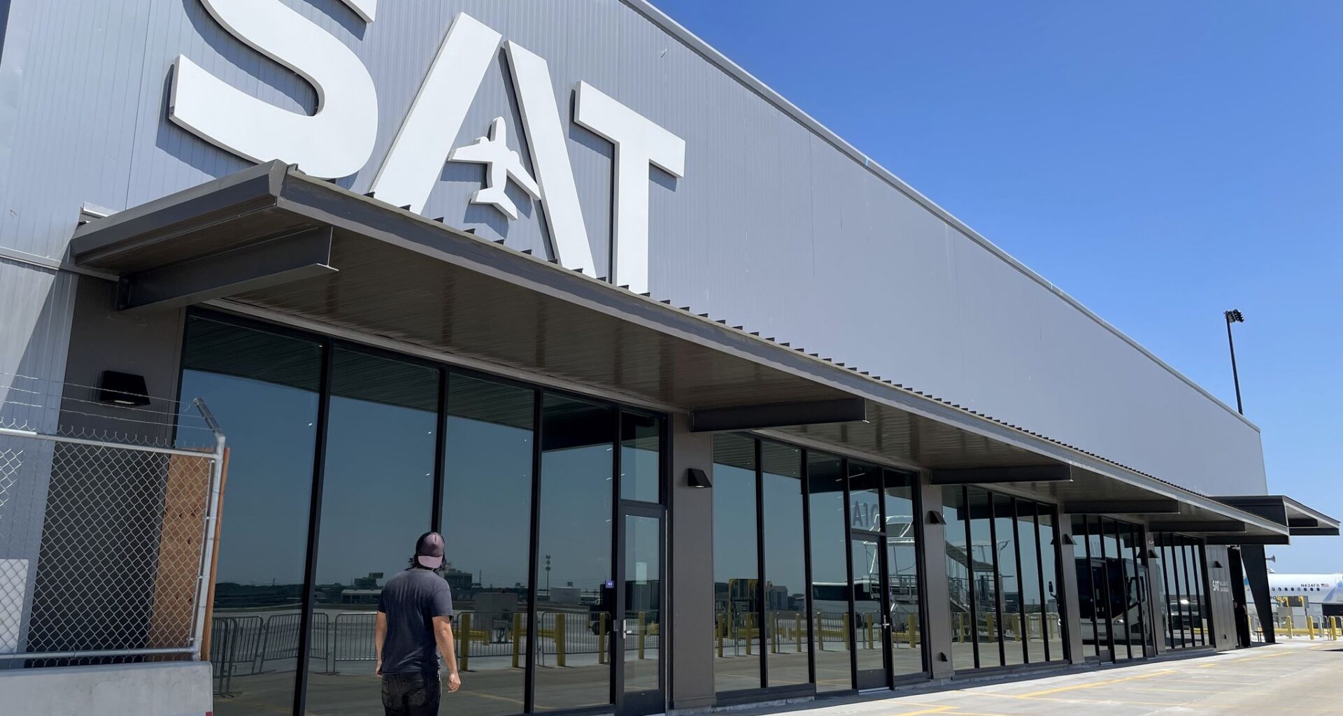 San Antonio airport unveils $95 million ground load facility