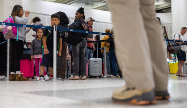 Houston airport waits continue as Trump wants to stop 'chaos'
