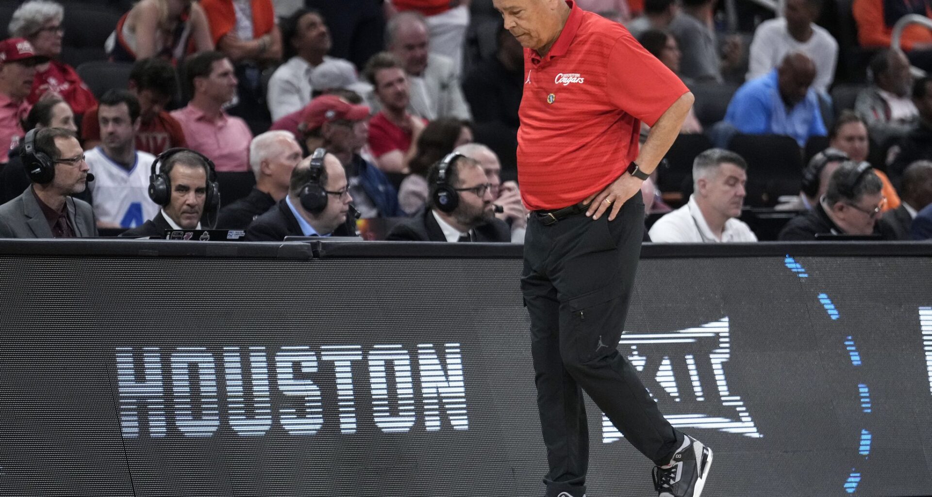 Texas and Rori Harmon (right) smothered Tonie Morgan and Kentucky early on to take command of Saturday's Sweet 16 game in Fort Worth.