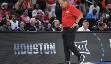 Texas and Rori Harmon (right) smothered Tonie Morgan and Kentucky early on to take command of Saturday's Sweet 16 game in Fort Worth.