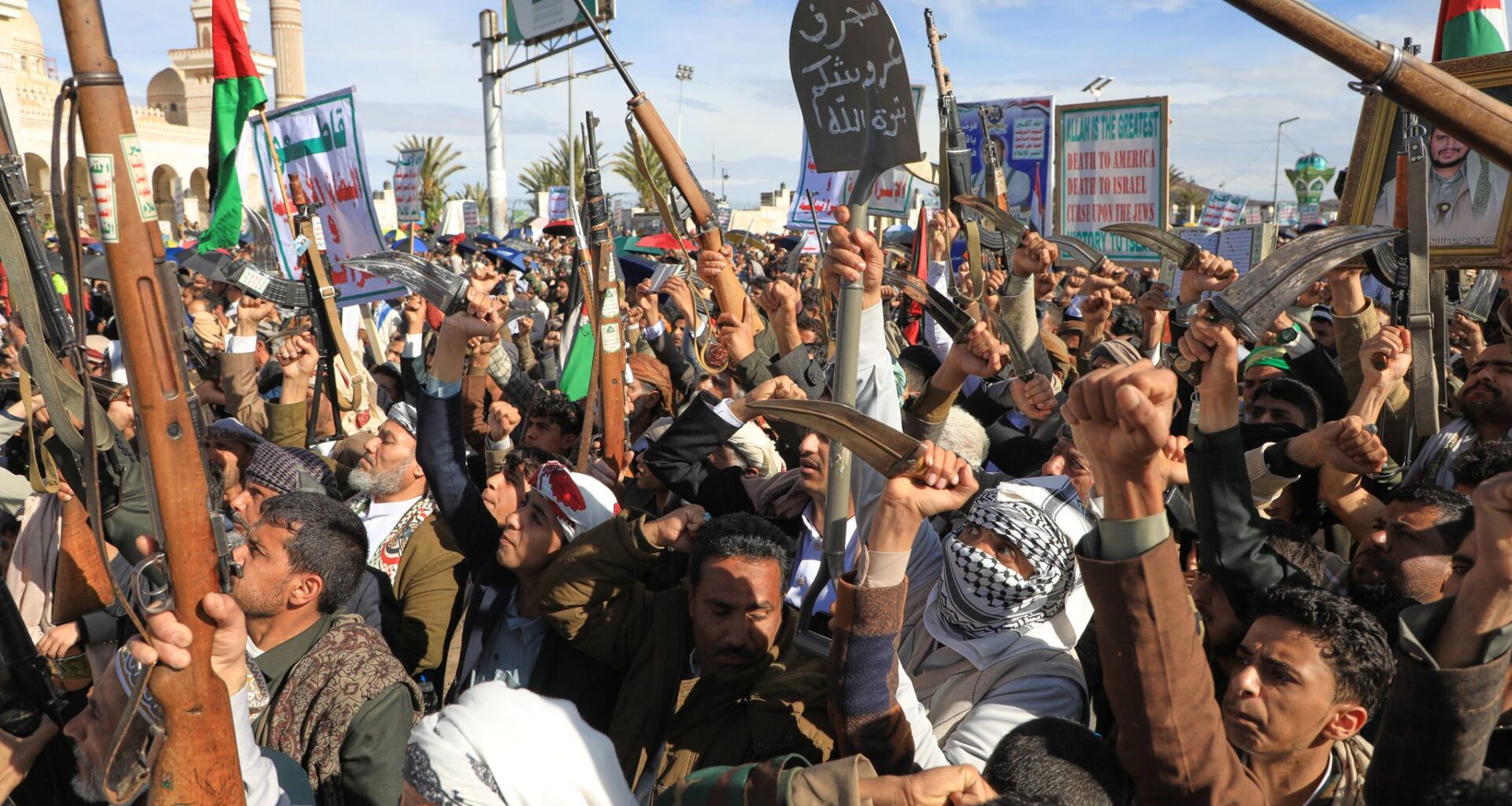 A Houthi missile attack on Israel stokes fears of renewed Red Sea shipping strikes