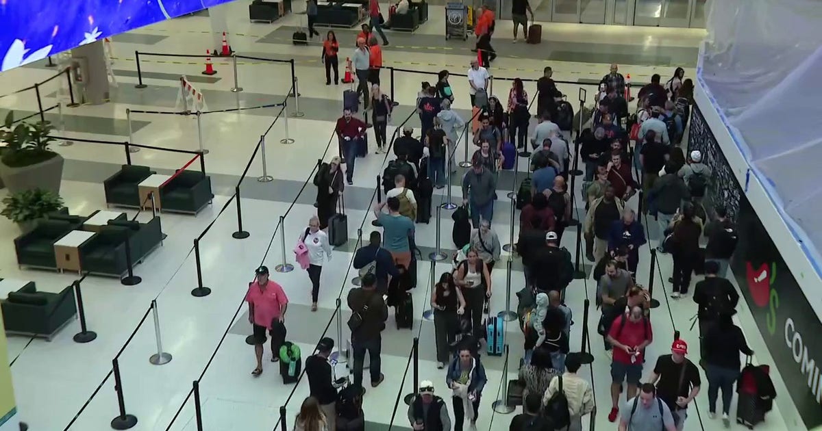 Check TSA wait times at IAH, Hobby airports today