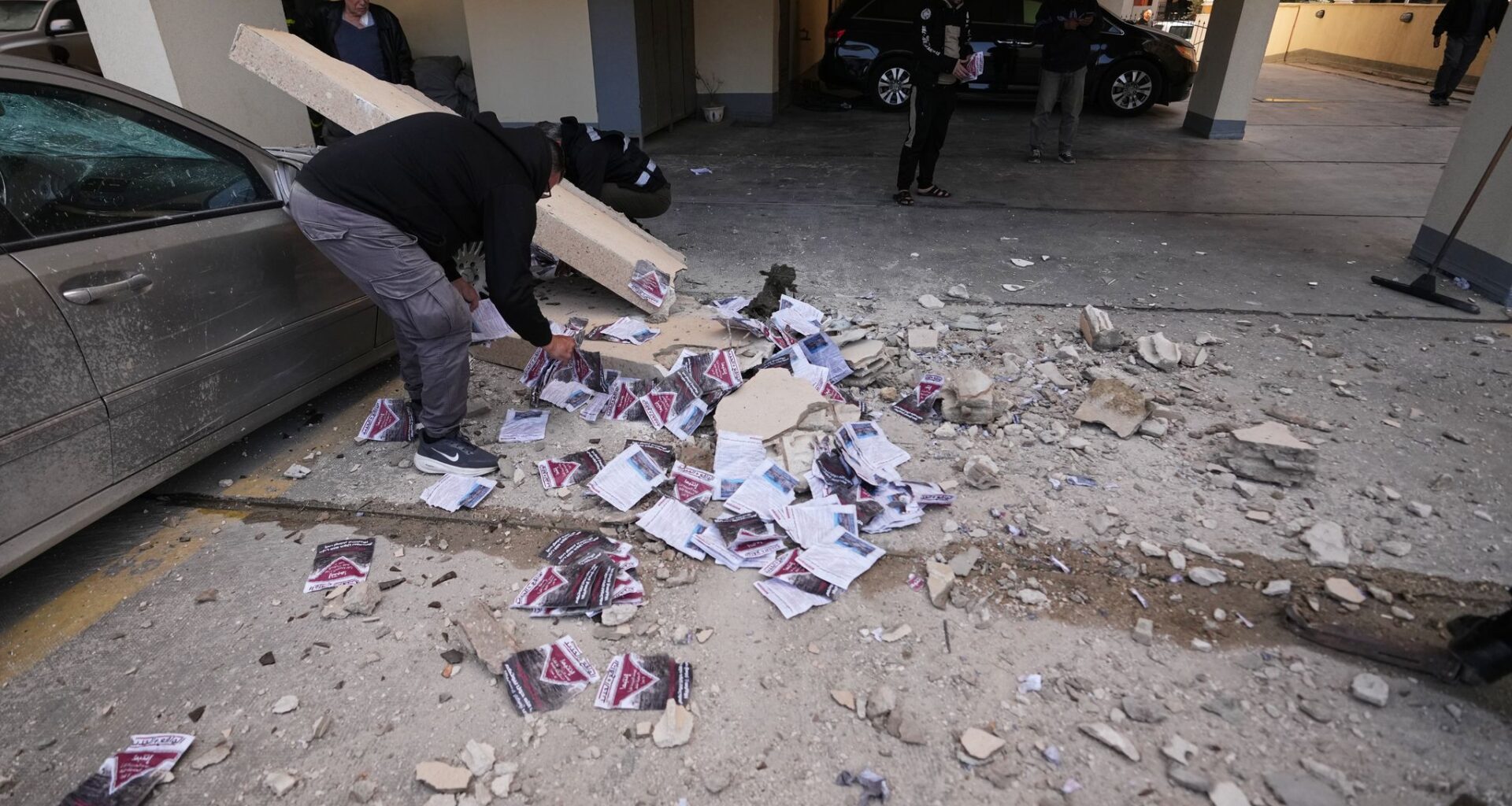 Iran warns the US against a ground invasion as regional powers plan to meet in Pakistan