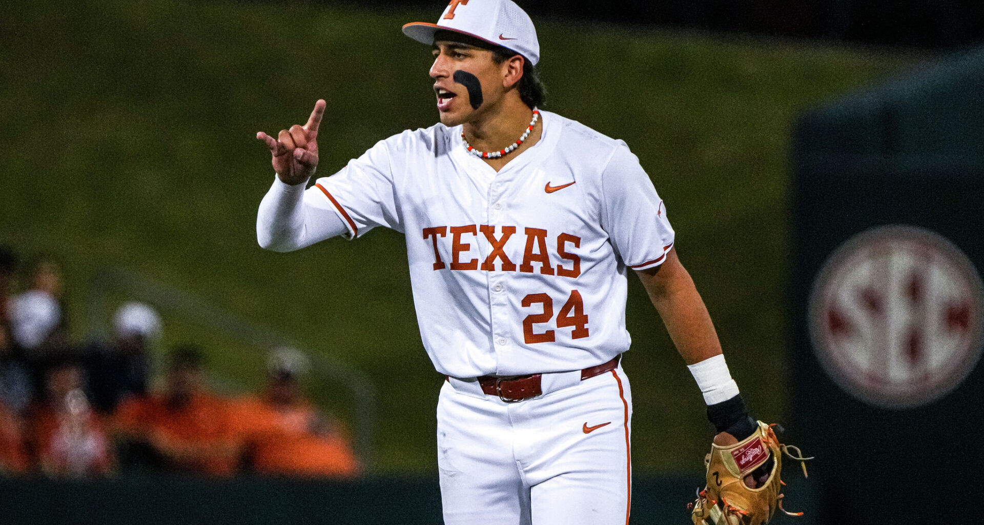 Hand injury to sideline Texas baseball shortstop Adrian Rodriguez