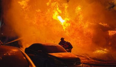 Man dies after being trapped in Dallas house fire