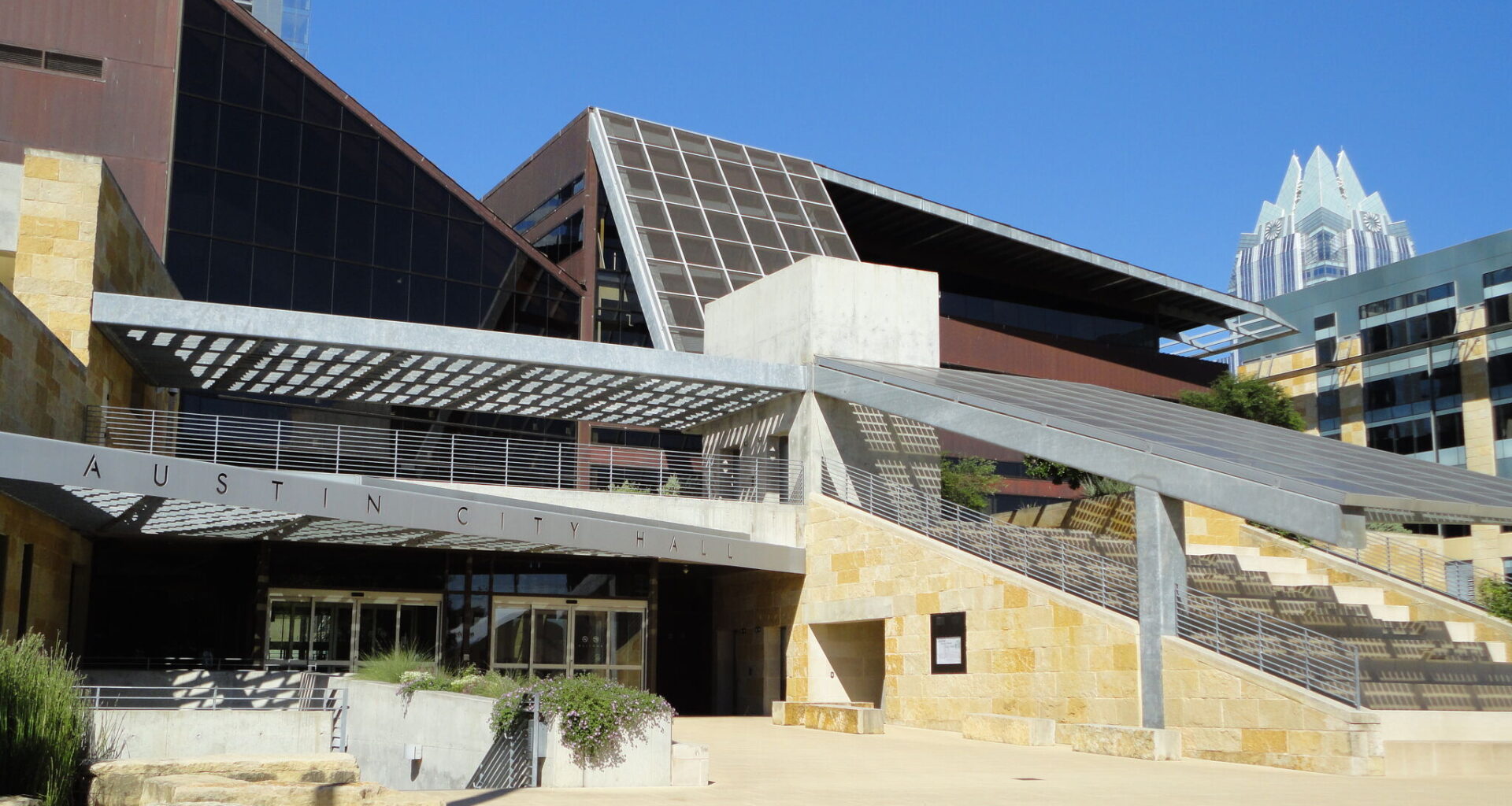 Texans lampoon Austin overpaying city employees by $1.4M