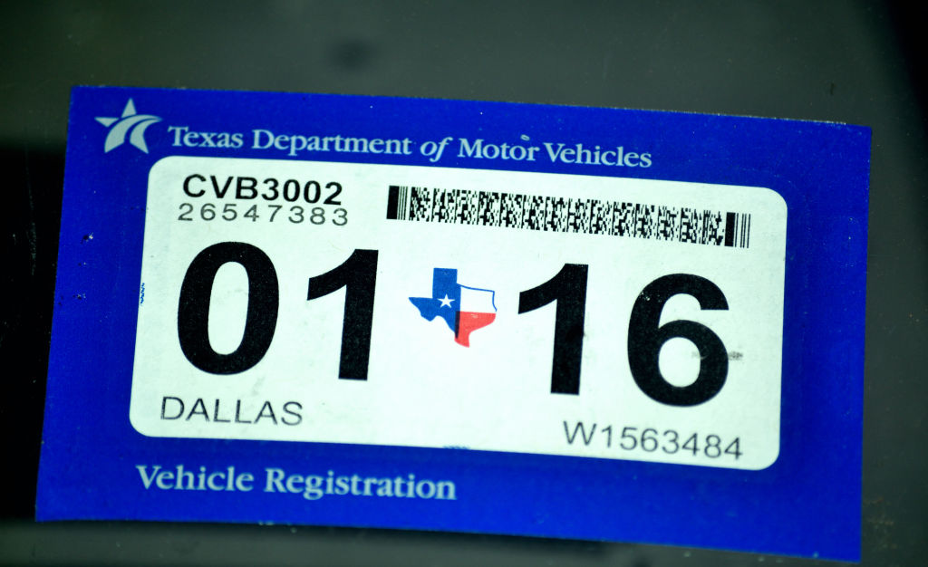 Is driving with an expired registration illegal in Texas?