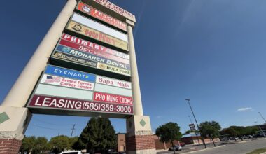 Shoppers warn of surprise towing at popular San Antonio plaza