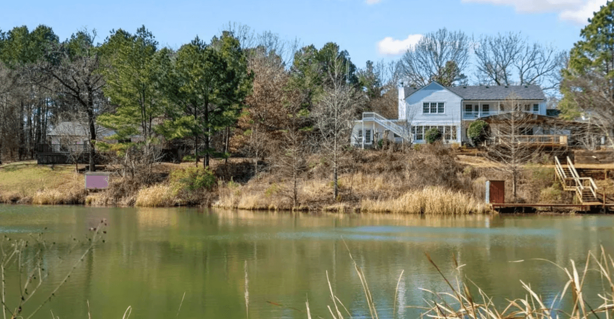 Miranda Lambert lists Texas childhood home for $1.6 million