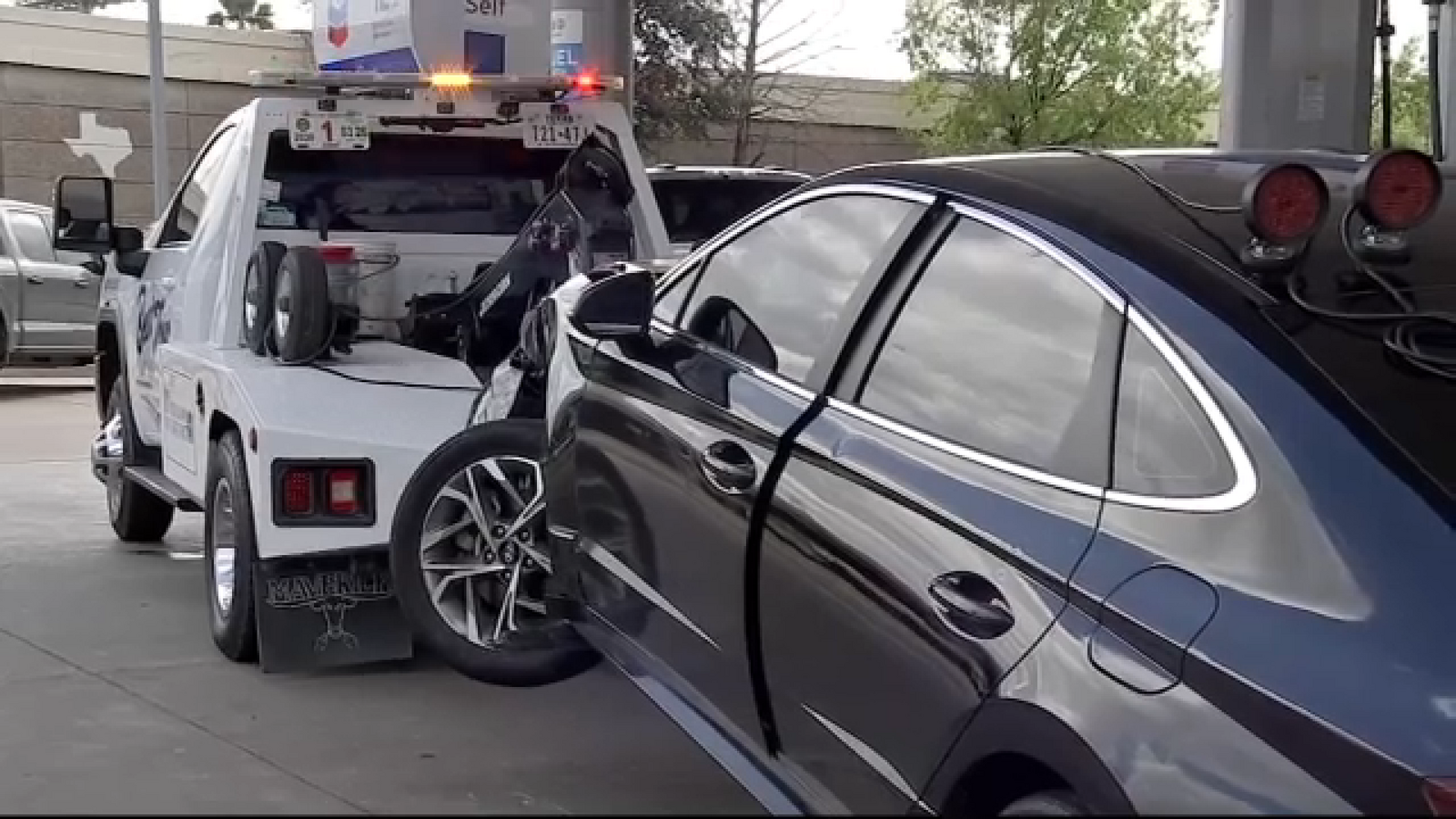 2 suspected car burglars arrested after brief chase in Greenway Plaza, HPD says