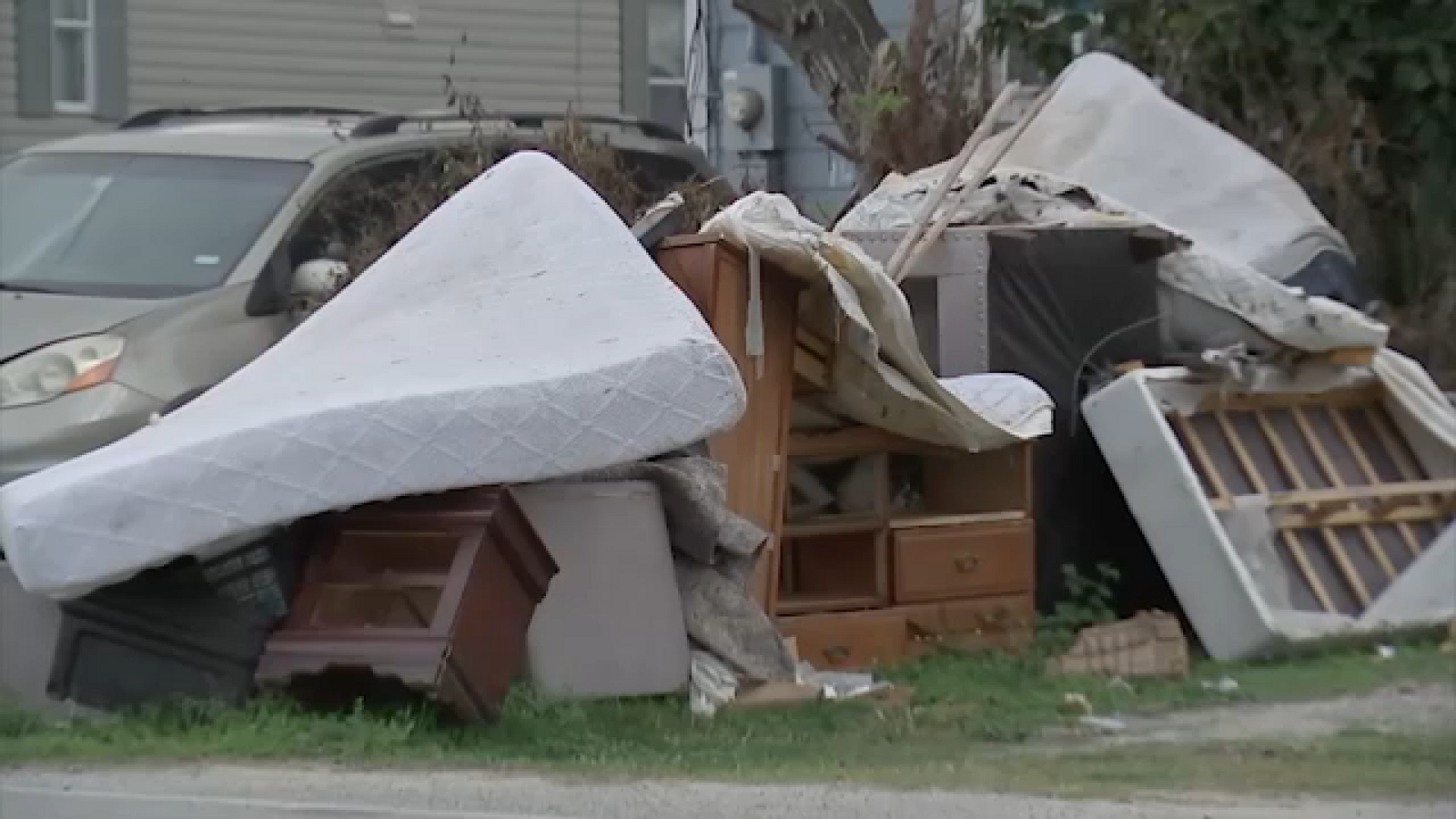 City of Houston delays launch of new heavy trash pickup system
