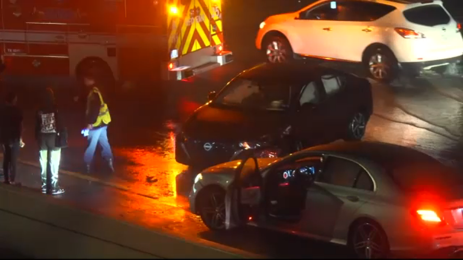 Houston storms cause high water, stalled cars, and fallen tree across I-45, Highway 288, and Buffalo Bayou