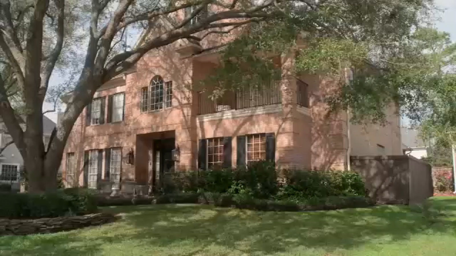 Clear Lake man accused of holding wife captive for 5 years, police say