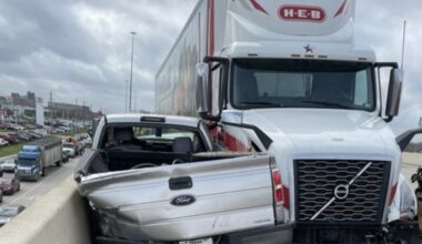 13 Alert Traffic: Multiple lanes reopened on Gulf Freeway after crash involving H-E-B big rig in League City: TxDOT